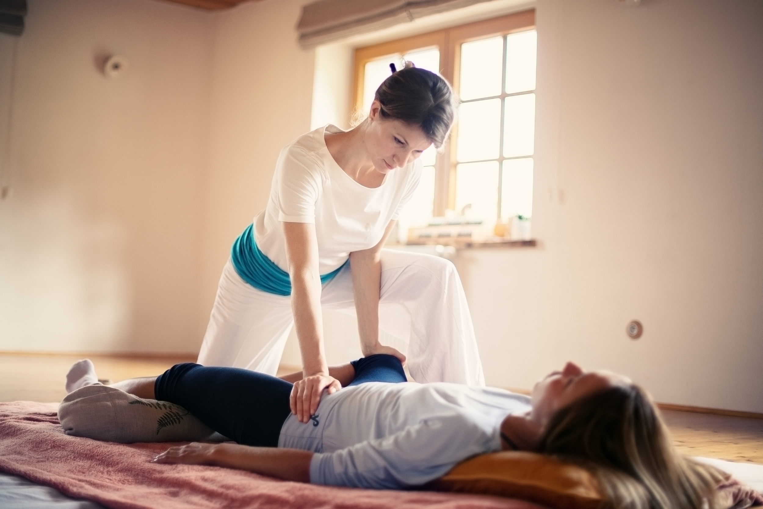 shiatsu terapie bodyterapie akupresura japonská masáž uzdravení celostní medicína, zdravý člověk, uzdravit se, meridiány, tsubo, životní energie